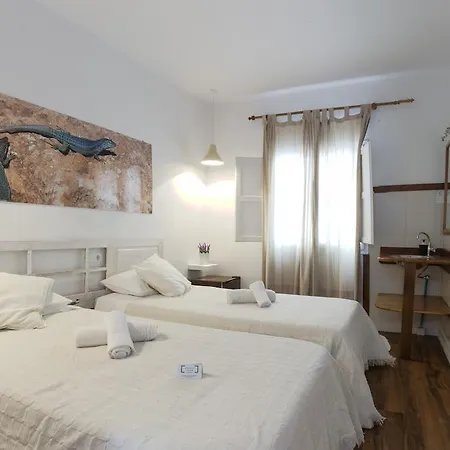 Hostal Ibiza בית הארחה *