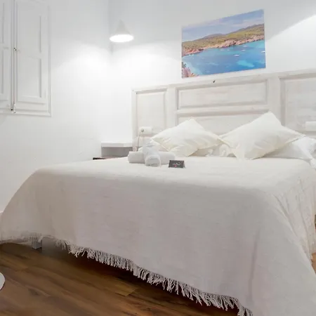 Hostal Ibiza * איביזה העיר